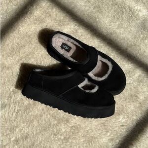 UGG Women's Black Fuzzy Slippers